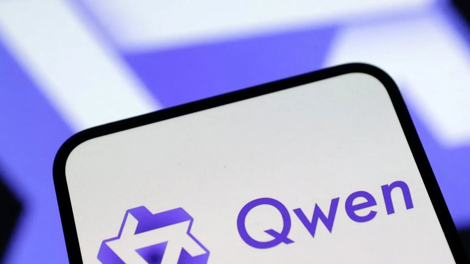 Alibaba Unveils Qwen3.8 Max AI with 2.4 Trillion Parameters