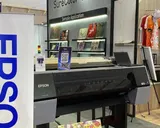 Epson Luncurkan Printer UV Flatbed SureColor V4000 yang Ringkas