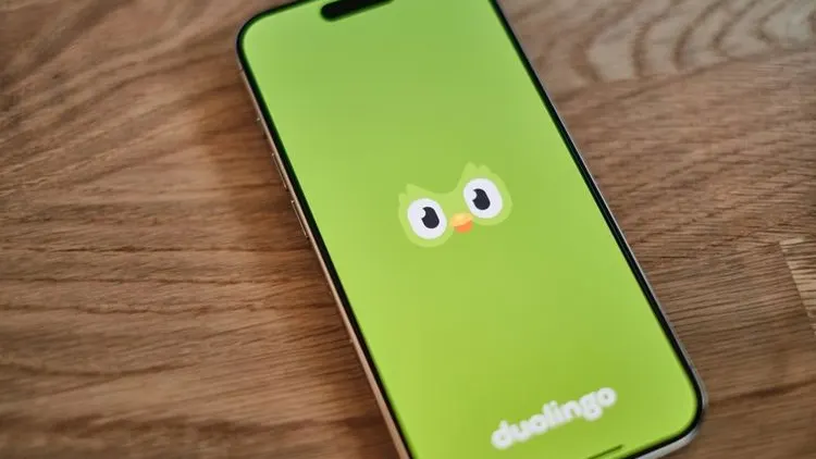 Duolingo Beralih ke AI untuk Pekerja Kontrak: Tujuan di Balik Perubahan Ini?