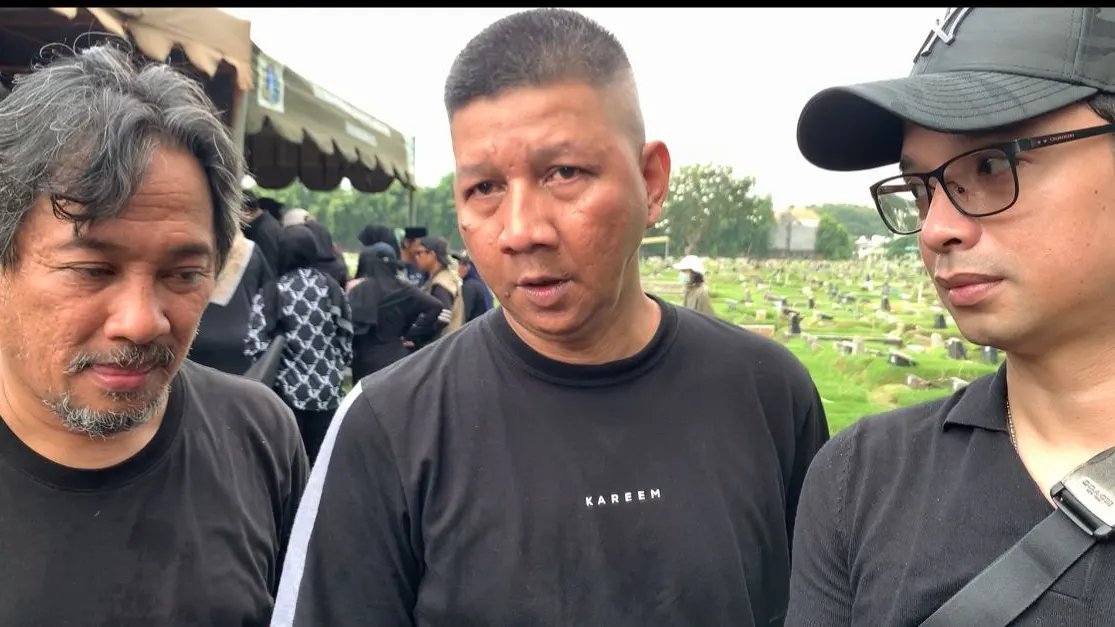 Gatot Kuat, Keyboardis Ungu Tak pernah Murung Meski Tanpa Keluhan Tentang Rasa Sakit, Menjadi Hilang with Cepat Makki: Tau-Tau