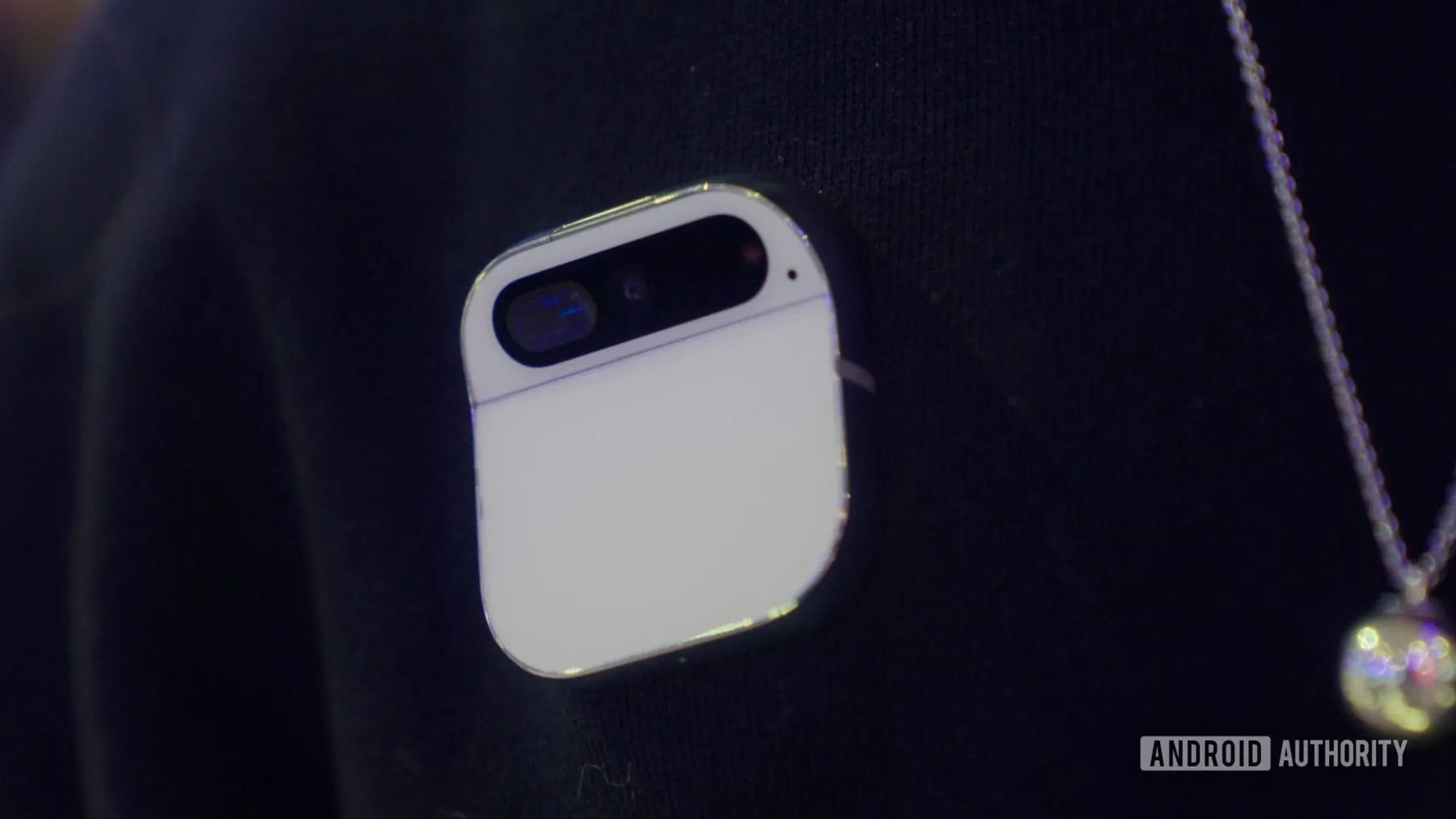 Apple Mengembangkan Wearable AI Setelah Kegagalan Humane AI Pin