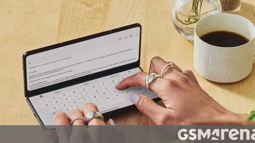 Motorola Razr Fold Hadir dengan Spesifikasi Menarik di Pasar Ponsel Lipat