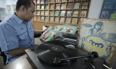 Konten IG: Memutar Kembali Vinyl, Tantangan Generasi Z di Tengah Era Streaming?