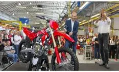Inovasi Mengejutkan Ducati: Desmo450 MX Resmi Dirilis, Bawa Teknologi MotoGP ke Sirkuit Tanah