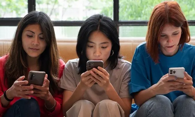Efek Merkuri pada Gadget: Bagaimana Display Menyebabkan Kulit Kusam and Penuaan Dini