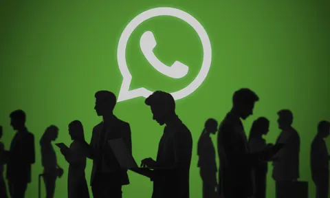 Heboh Chat Audio Hacker di Grup WhatsApp: Apakah Bisa Menguras Saldo Rekening Anda?