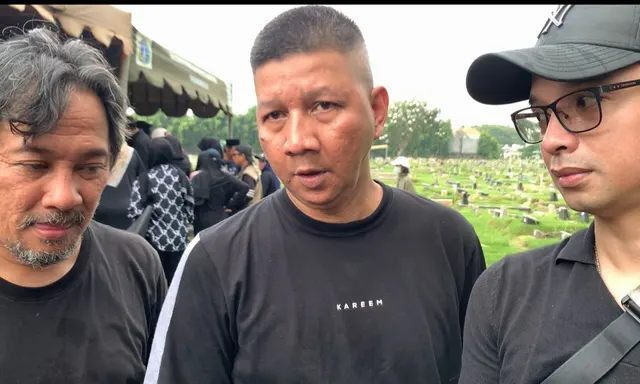 Gatot Kuat, Keyboardis Ungu Tak pernah Murung Meski Tanpa Keluhan Tentang Rasa Sakit, Menjadi Hilang dengan Cepat Makki: Tau-Tau