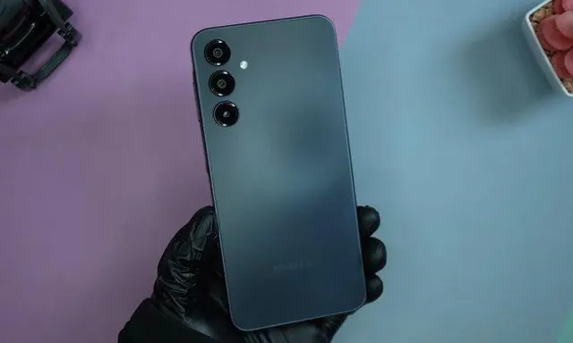 Perbandingan Spek dan Harga: Oppo A5 Pro 5G vs Samsung Galaxy A16 5G – Siapa yang Unggul?