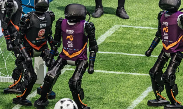Turnamen Sepak Bola Robot Tanpa Intervensi Manusia