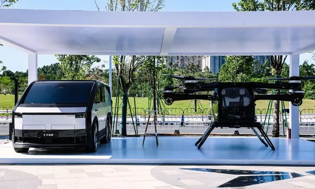 Xpeng Perkenalkan Taksi Otonom dan Mobil Terbang di Xpeng AI Day 2025, Fokus pada Konsep Physical AI