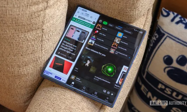 Samsung Kembangkan Ponsel Lipat Baru dengan Desain Wide yang Menarik