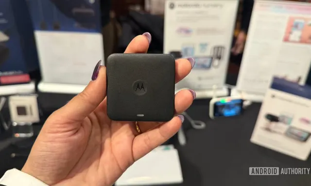 Motorola Perkenalkan Adapter Android Auto Nirkabel MA2 di MWC 2026