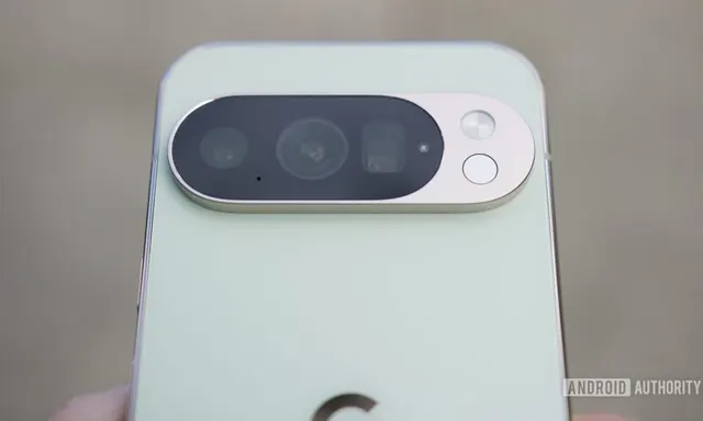 Pengguna Pixel 10 Pro Keluhkan Kerusakan Akibat Lampu Senter Panas