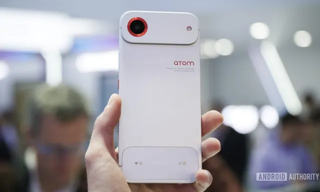 TECNO Luncurkan Smartphone Super Tipis 4.9mm di MWC 2026