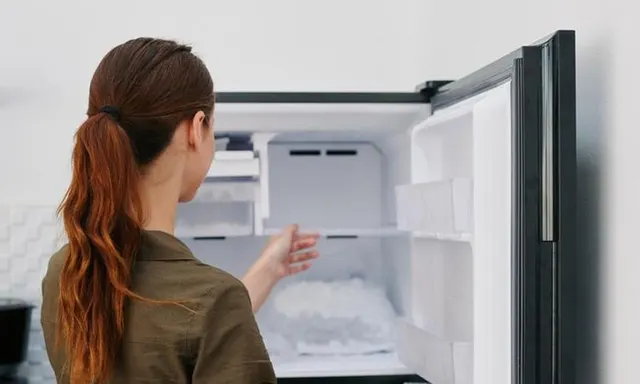 Avoid Cooling Your Phone in the Refrigerator During Heatwaves
