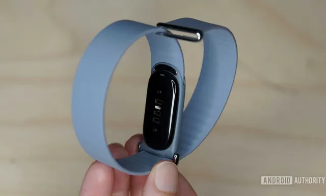Kreativitas Pengguna: Kombinasi Fitbit Air dan Jam Tangan Tradisional