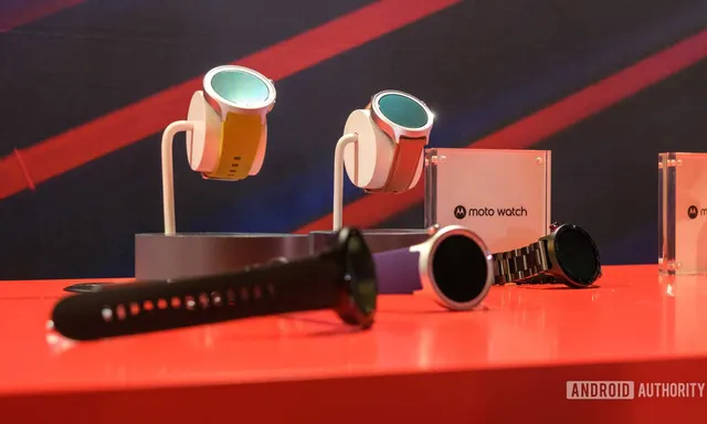 Moto Watch Ultra Siap Saingi Galaxy Watch Ultra 2