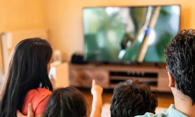 Nikmati Akhir Pekan Seru Nonton Film di Rumah