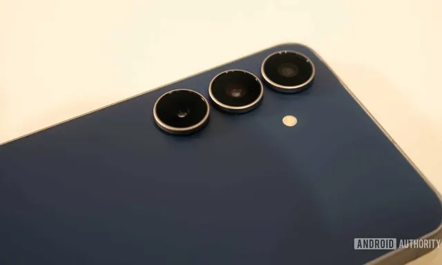 Samsung Galaxy S26 FE Unboxing Shows Off New Design Features