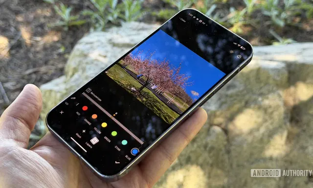 Snapseed Update Introduces Geotagging and Original Photo Saving