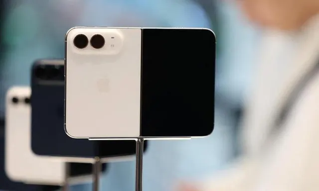 Uji Ketahanan iPhone Duo: Api dan Pisau Menguji Durabilitasnya