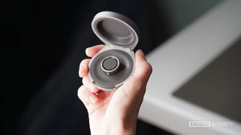 Oura Ring Luncurkan Kasing Pengisian Portable untuk Kemudahan Pengisian Daya