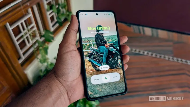 Google Hadirkan Fitur Calling Card di Pixel Watch untuk Pengalaman Panggilan Lebih Personal