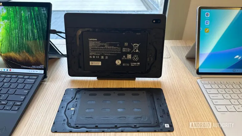 Lenovo Rilis ThinkTab X11, Tablet Tangguh dengan Baterai Dapat Dilepas
