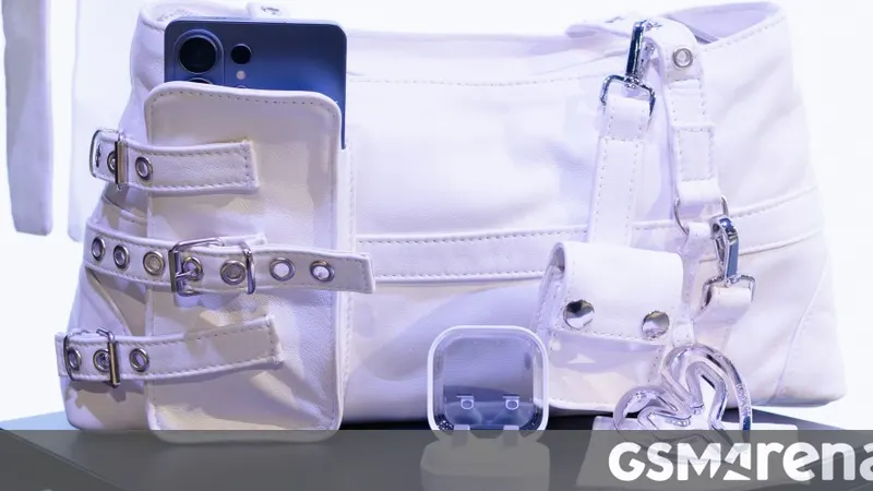Samsung Kolaborasi dengan DOMINNICO Luncurkan Tas Tangan Mewah untuk Gadget