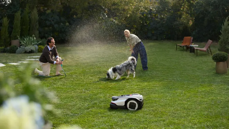 Roborock Luncurkan RockNeo Q110H, Pemotong Rumput Pintar Pertama di AS