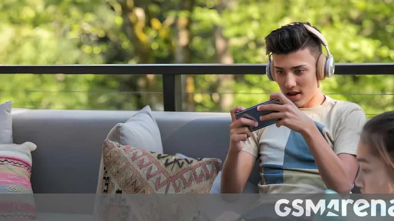 Smartphones Dominate Favorite Gaming Devices in Weekly Survey
